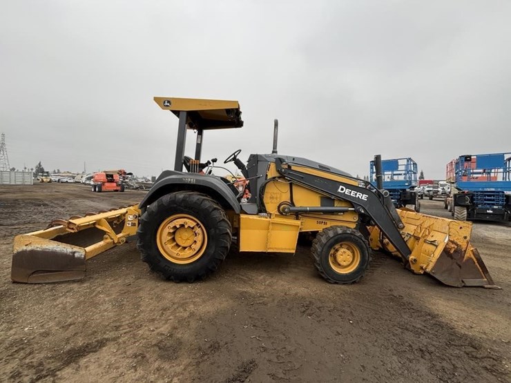 2017-deere-210l-image-7