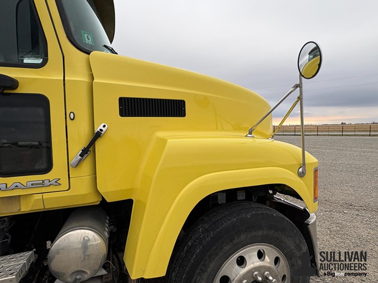 2013-mack-chu613-pinnacle-t/a-day-cab-truck-tractor-image-19