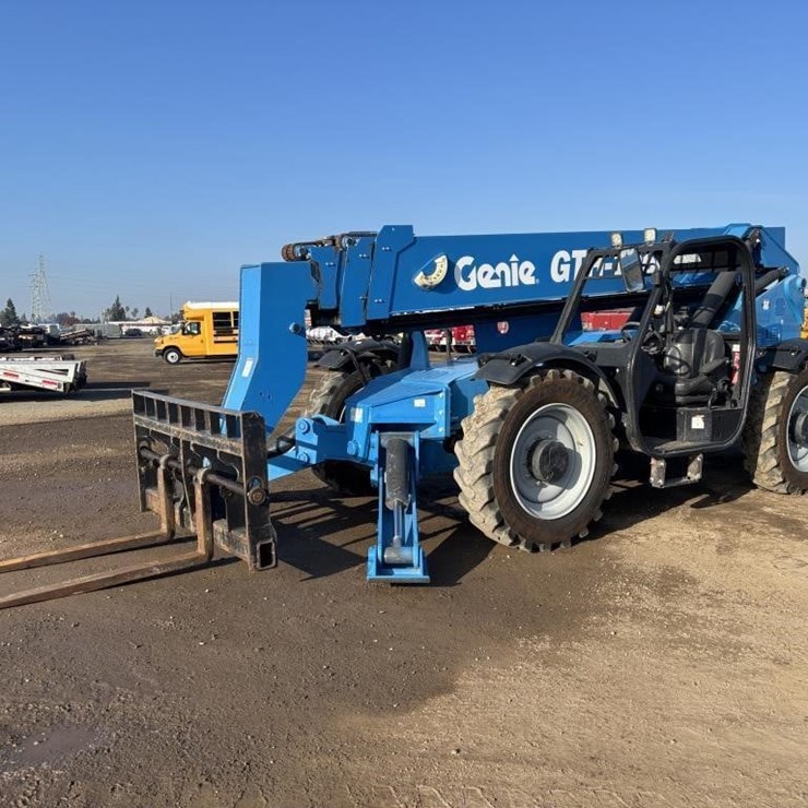 2018 GENIE GTH1056
