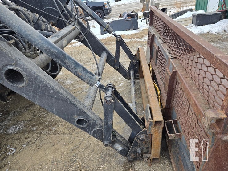 new-holland-tv145-image-12