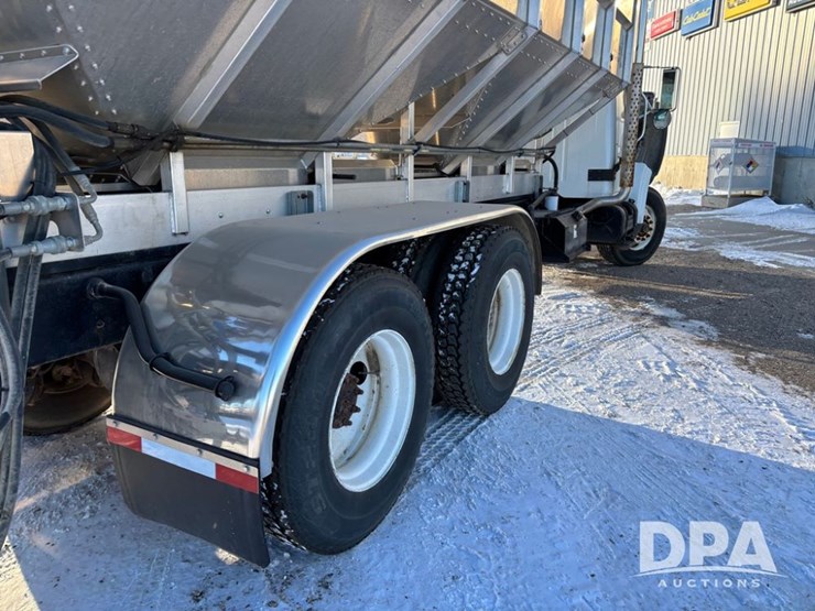 international-4900-image-44