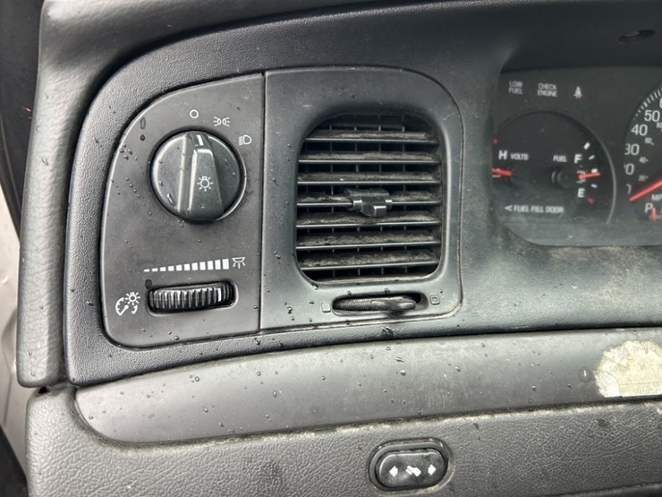 2004-ford-crown-victoria-sedan-image-27