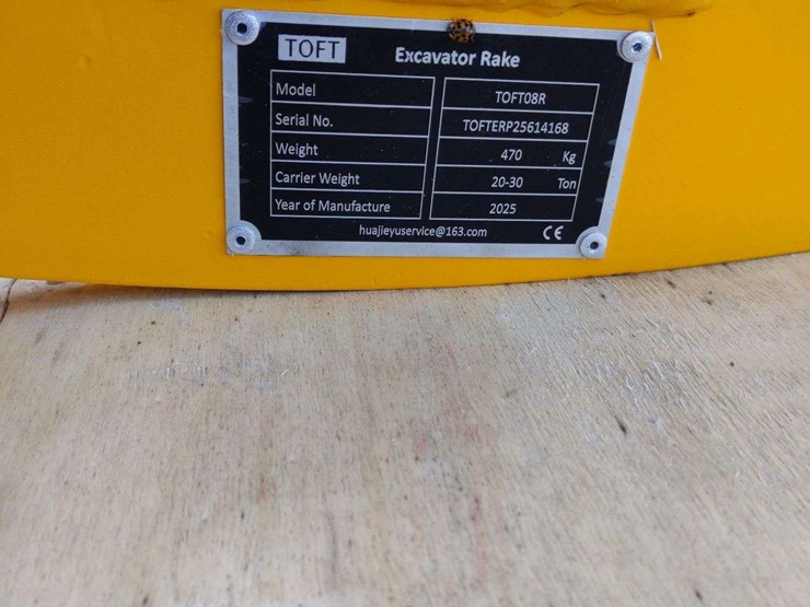 caterpillar-320-image-5