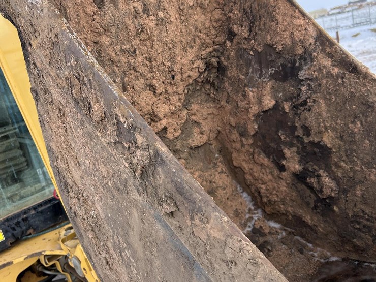 caterpillar-420d-image-32