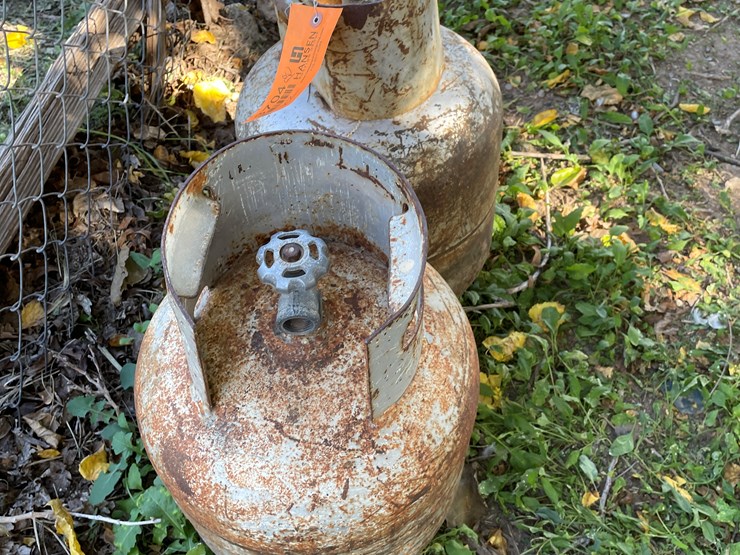 #3704-•-propane-tanks-image-6