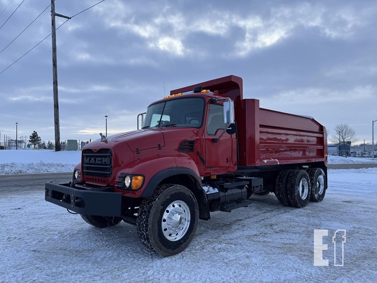 2004-mack-granite-cv713-image-1