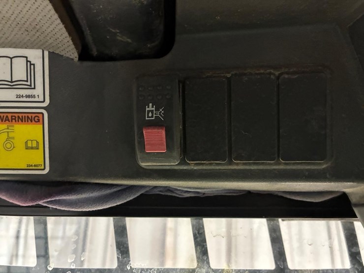 caterpillar-226b-image-22