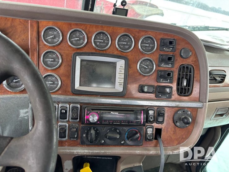 peterbilt-365-image-67
