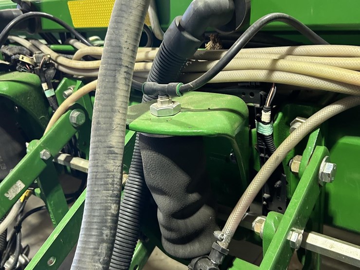 2014-john-deere-db60-image-19