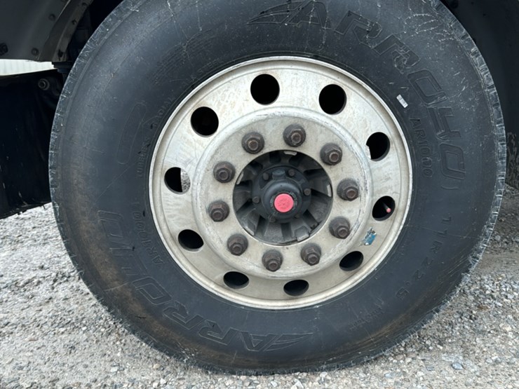 2006-peterbilt-379-image-10