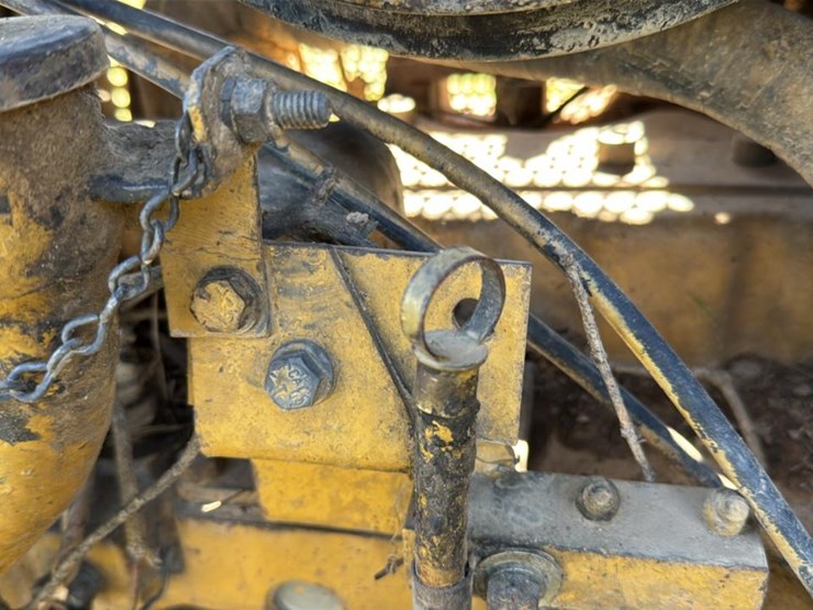 caterpillar-d4h-image-37