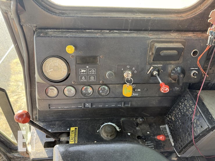 john-deere-8820-image-9