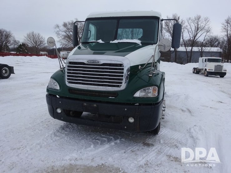 2007-freightliner-columbia-112-image-4