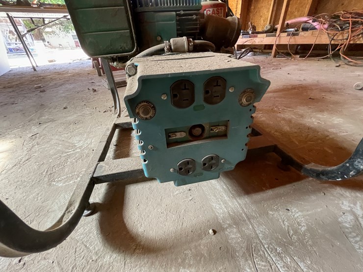 #3689-•-powermate-gas-powered-electric-generator-image-9