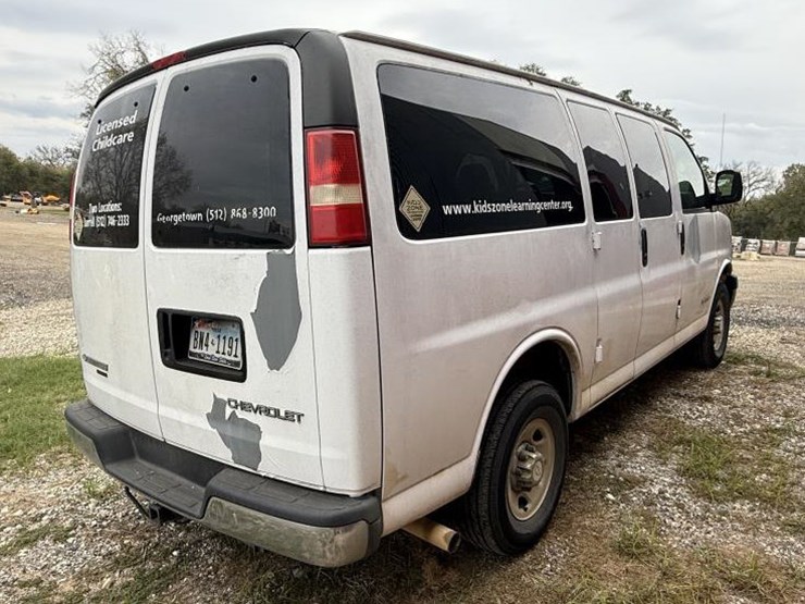 2006-chevrolet-3500-image-3