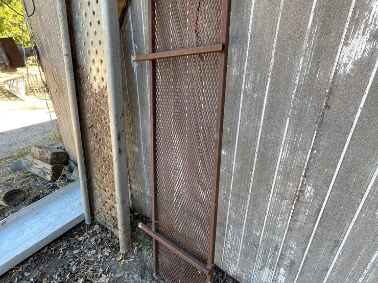 #3724-•-scrap-metal,-cart,-ramp-and-barrel-image-3