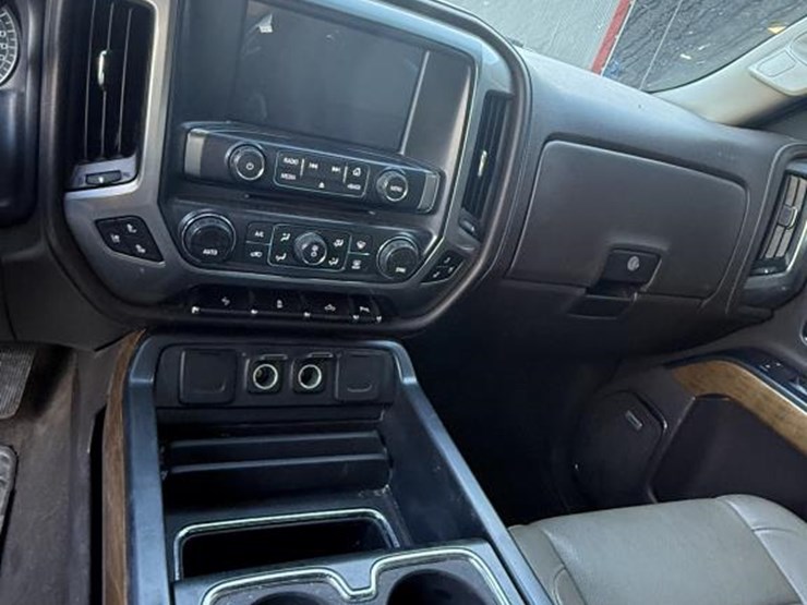 2018-chevrolet-1500-image-5