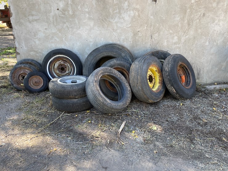 #3699-•-assortment-of-tires-and-wheels-image-1