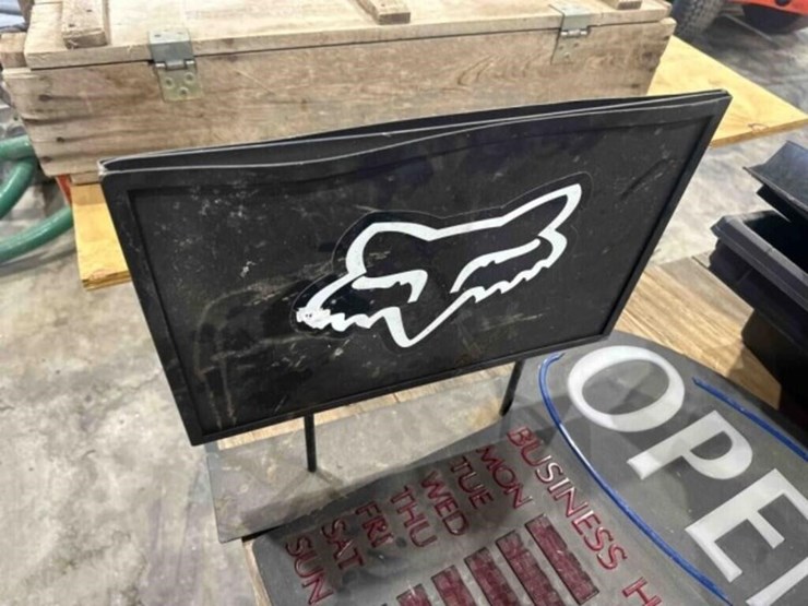 2-kobalt-bags,-trays,-signs-image-5