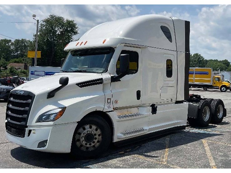freightliner-cascadia-126-image-1