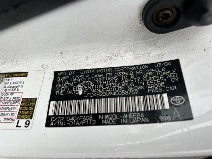 2004-toyota-prius-hybrid-sedan-image-16