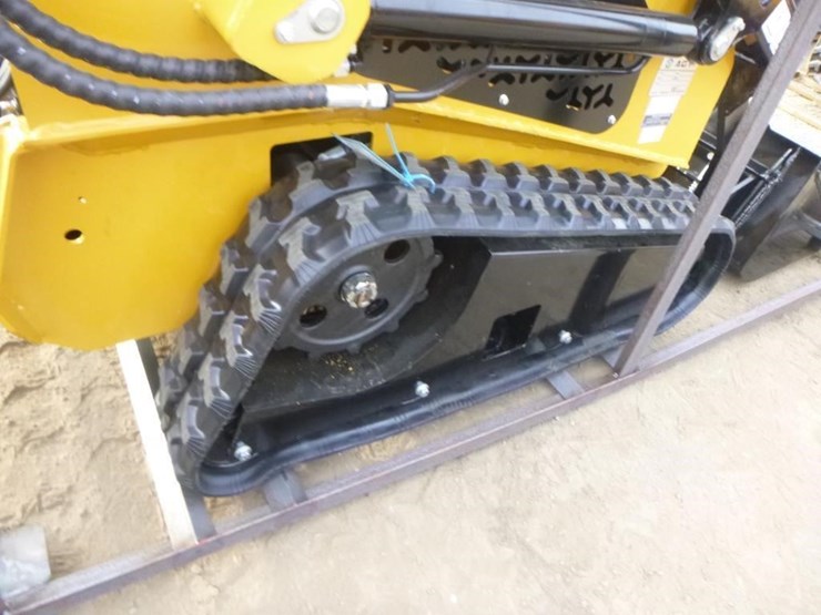 2025-agt-mx-crt23-skid-steer-track-loader-image-16