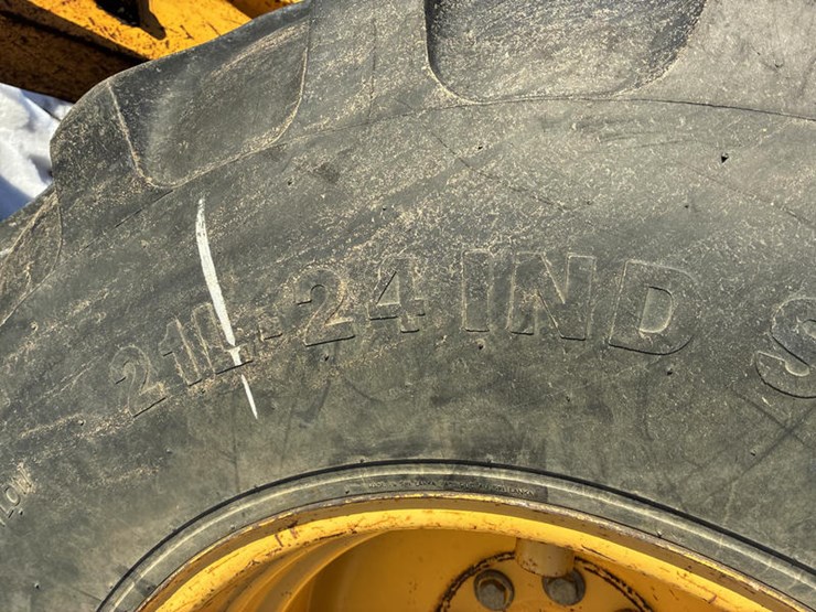 john-deere-310d-image-50