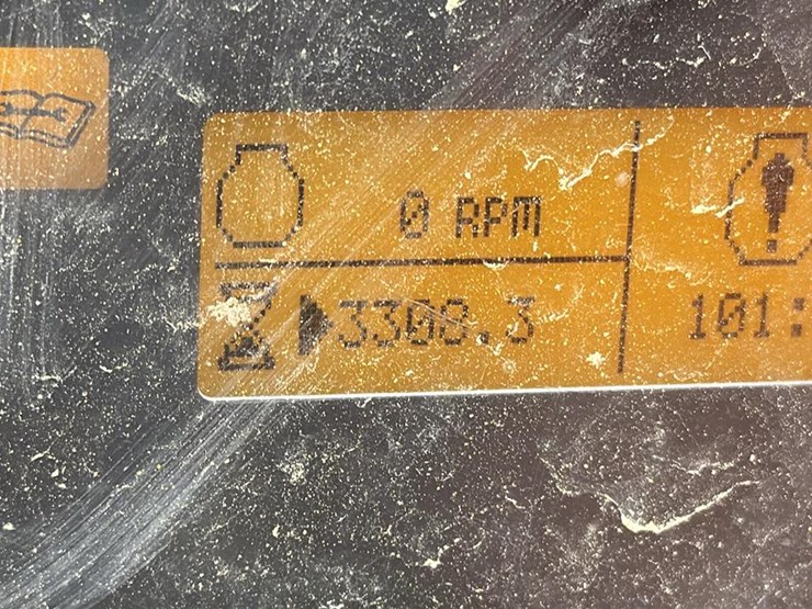 #107-•-2015-jlg-6042-telehandler-image-9