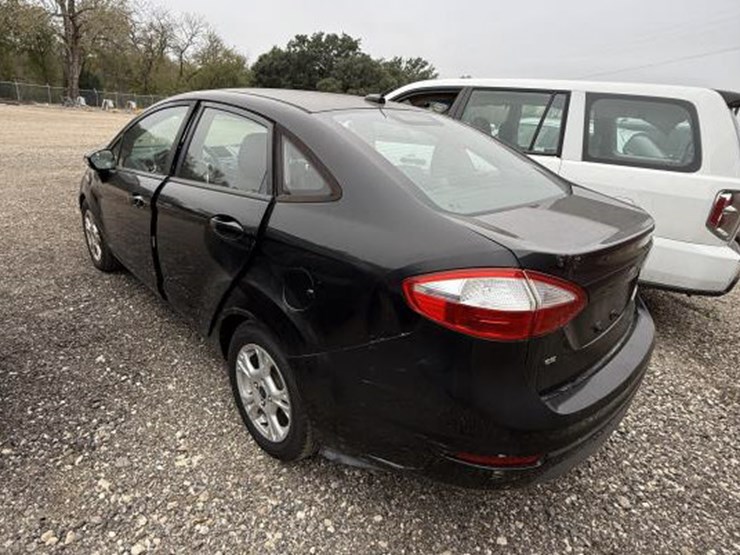 #31-•-2014-ford-fiesta-se-image-4