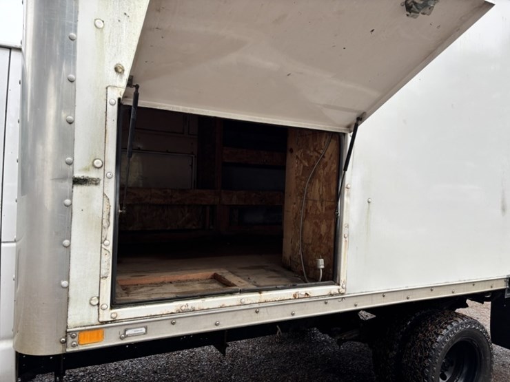 2005-ford-e450-sd-image-13