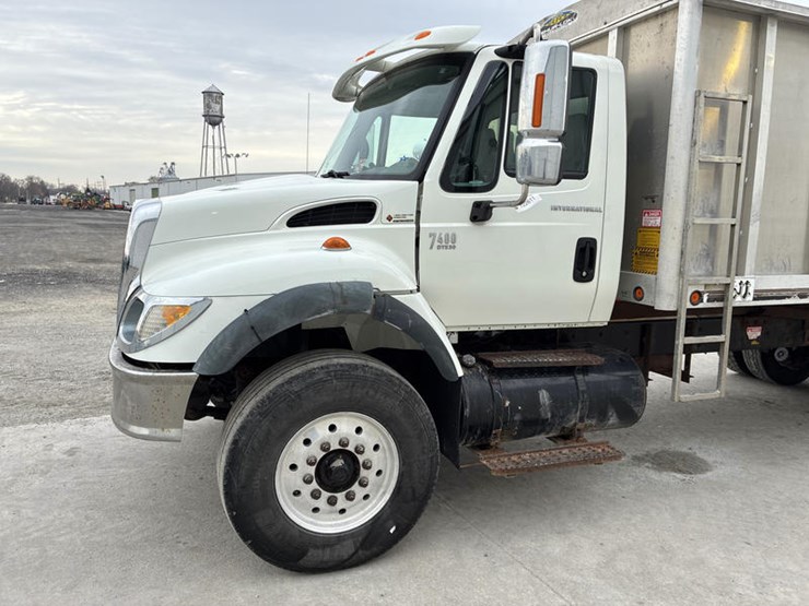 case-ih-7400-image-64