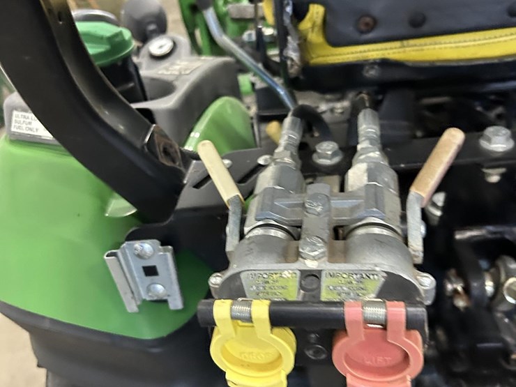 john-deere-1025r-image-10