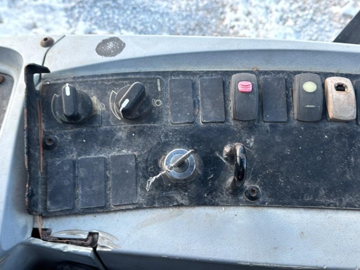 caterpillar-908h-image-41