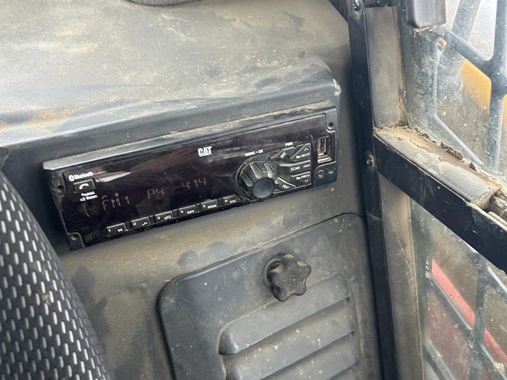 2021-caterpillar-259d3-image-42