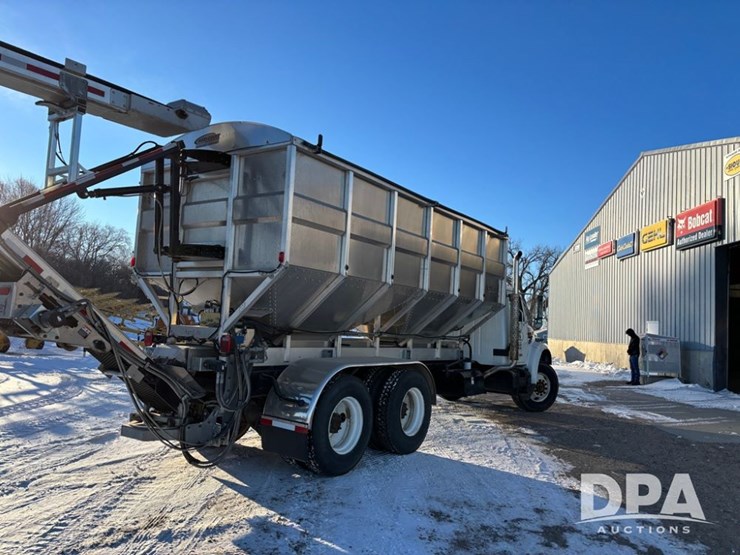 international-4900-image-11