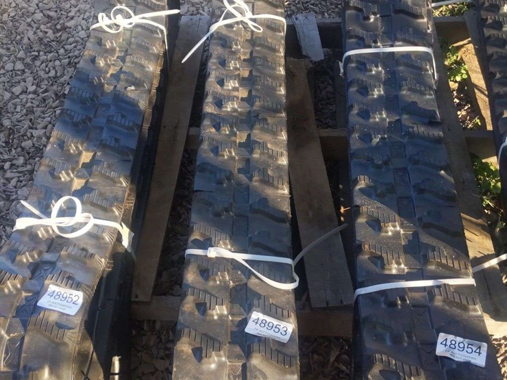 qty-(1)-set-mini-excavator-rubber-tracks-image-1