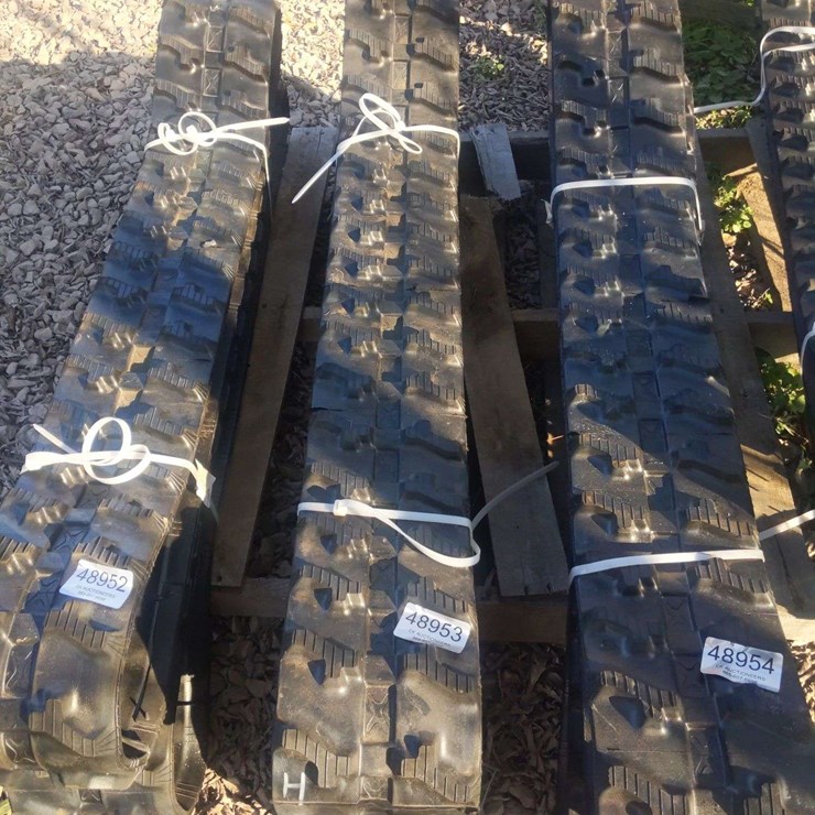QTY (1) SET MINI EXCAVATOR RUBBER TRACKS