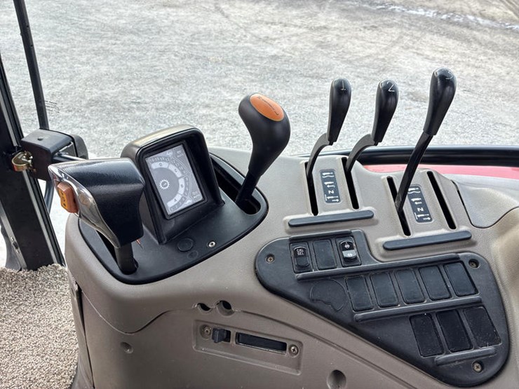 2006-case-ih-mxu130-image-76