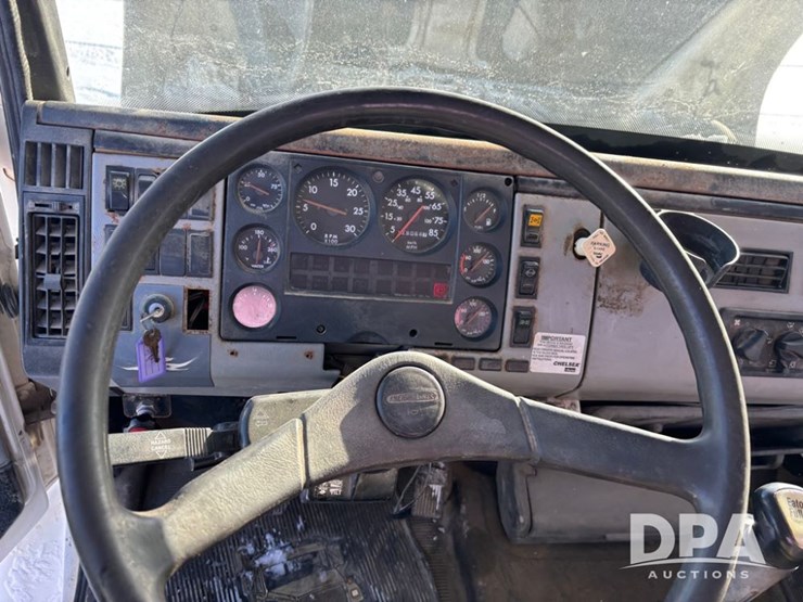 1998-freightliner-fl80-image-62