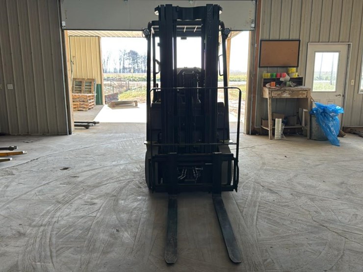 #112-•-2021-clark-s25cl-forklift-image-9