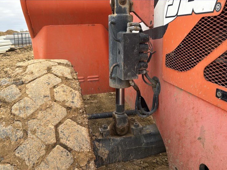 #107-•-2015-jlg-6042-telehandler-image-30