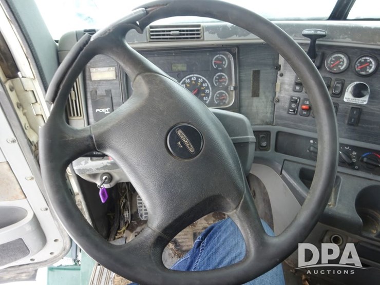 2007-freightliner-columbia-112-image-99