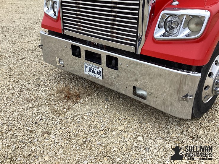 2020-freightliner-122sd-image-11