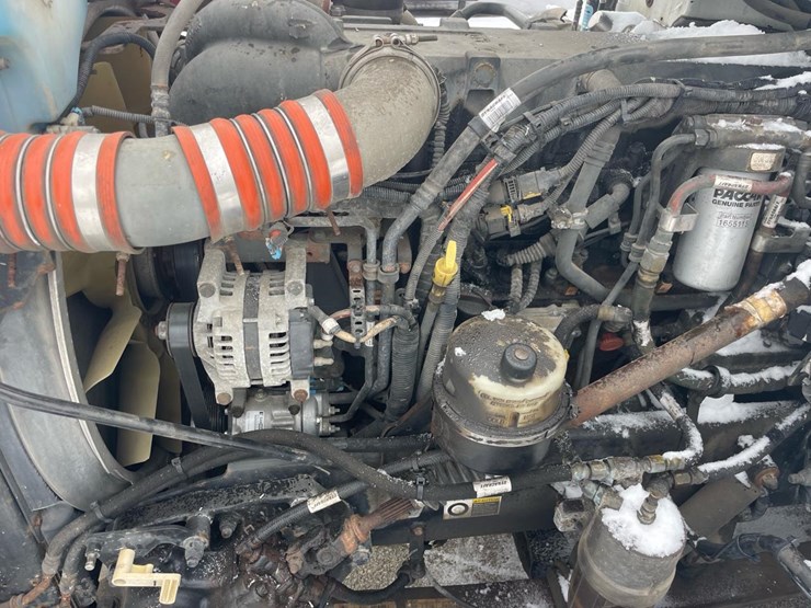 2012-peterbilt-384-image-27