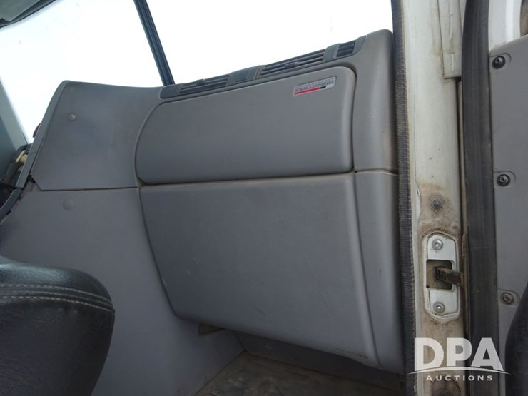 2007-freightliner-columbia-112-image-80