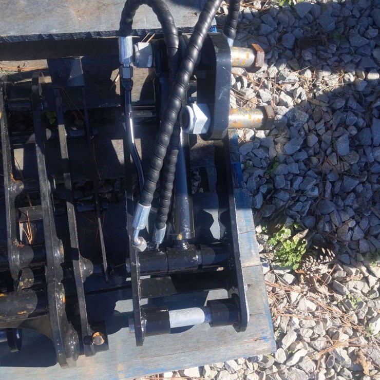 UNUSED MINI EXCAVATOR HYDRAULIC THUMB