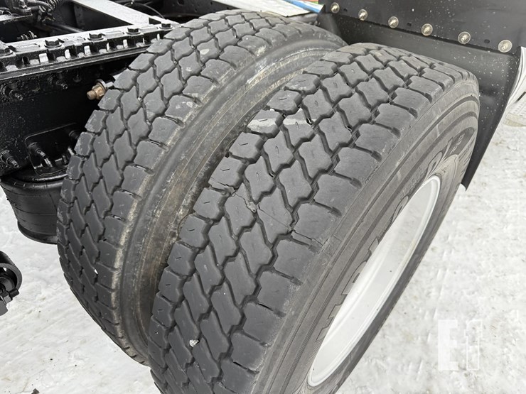 2016-freightliner-cascadia-125-image-7