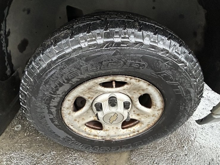 2003-chevrolet-silverado-pickup-image-13