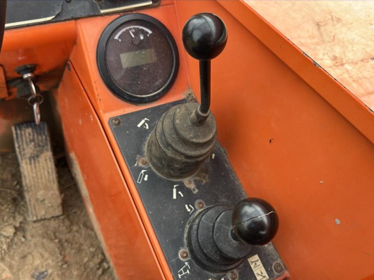 #107-•-2015-jlg-6042-telehandler-image-25