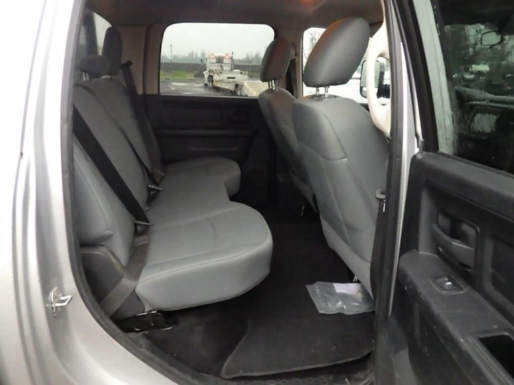 2014-dodge-3500-image-32